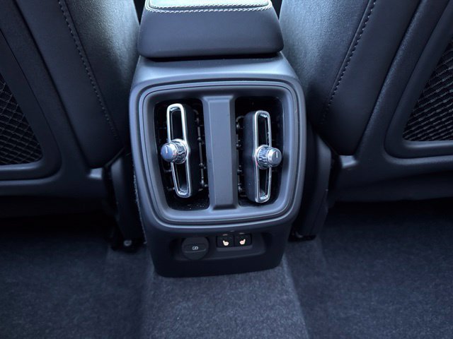 Certified 2025 Volvo XC40 B5 Plus AWD/4WD image 17