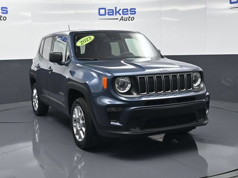 Used 2023 Jeep Renegade Latitude AWD/4WD image 2