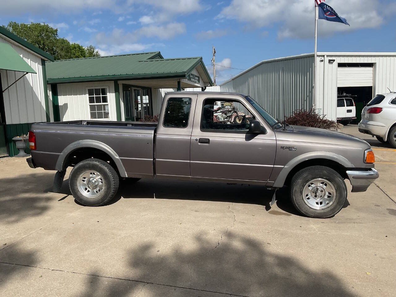 Used 1997 Ford Ranger XLT AWD/4WD image 2
