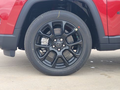 New 2026 Jeep Compass Latitude image 9