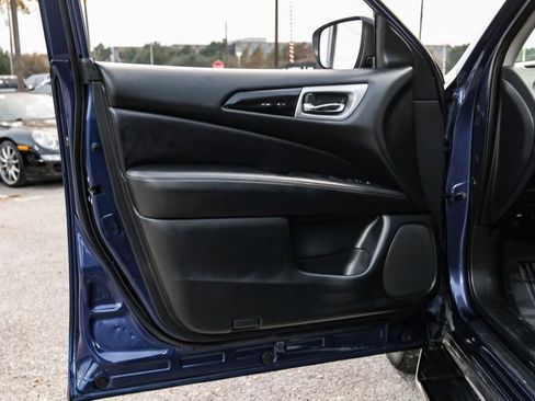 Used 2020 Nissan Pathfinder S image 47