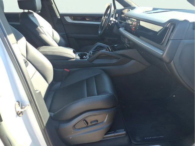 Used 2024 Porsche Cayenne AWD/4WD image 23