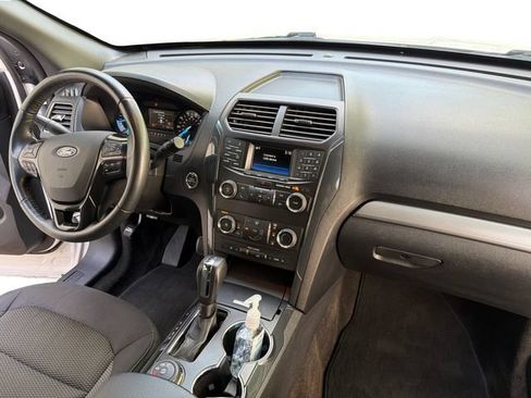 Used 2018 Ford Explorer XLT AWD/4WD image 17