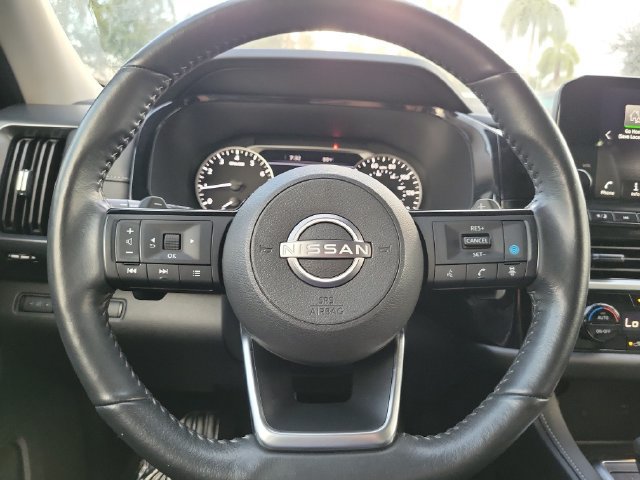 Used 2024 Nissan Pathfinder SL FWD image 14