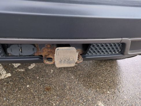 Used 2020 Jeep Cherokee Trailhawk w/ Cold Weather Group image 38