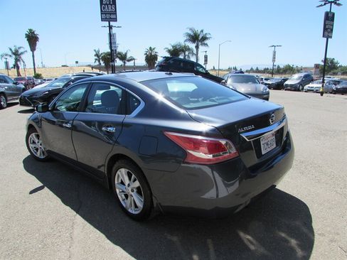Used 2013 Nissan Altima 2.5 SL w/ Technology Pkg FWD image 5