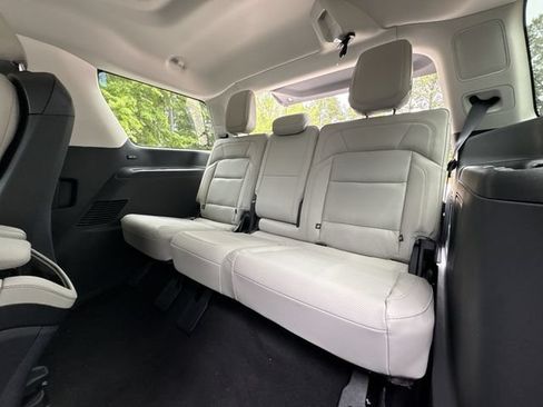New 2026 Lincoln Navigator Reserve AWD/4WD image 24