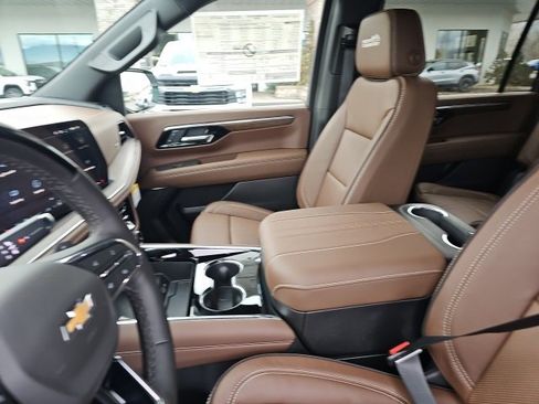 New 2026 Chevrolet Suburban High Country image 39