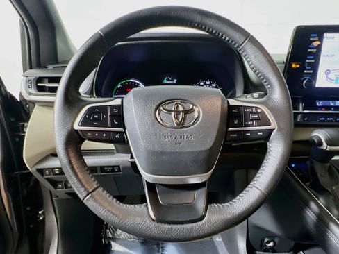 Used 2021 Toyota Sienna XLE FWD image 18