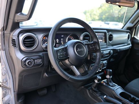 Used 2022 Jeep Wrangler Unlimited Sport image 3