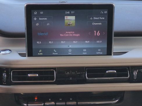 Certified 2023 Lincoln Aviator AWD w/ Class IV Trailer Tow Package image 18