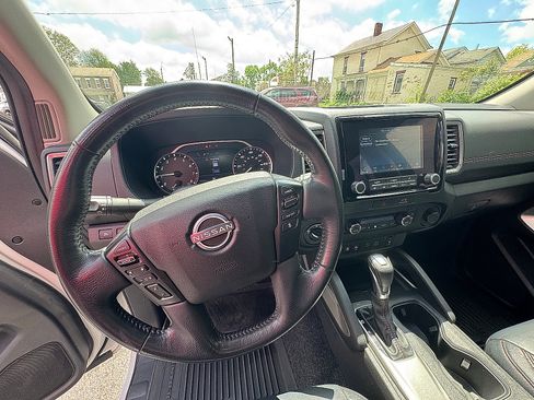 Used 2022 Nissan Frontier SV AWD/4WD image 12