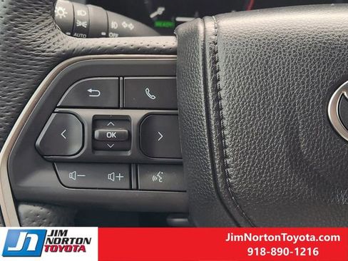 Used 2025 Toyota Tacoma TRD Off-Road image 28