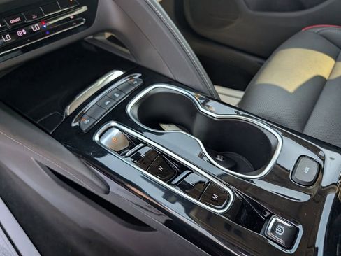 Used 2022 Buick Envision Essence w/ Sport Touring Package FWD image 23