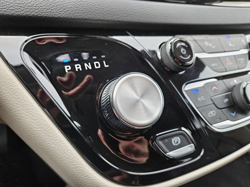Used 2023 Chrysler Pacifica Touring-L FWD image 30
