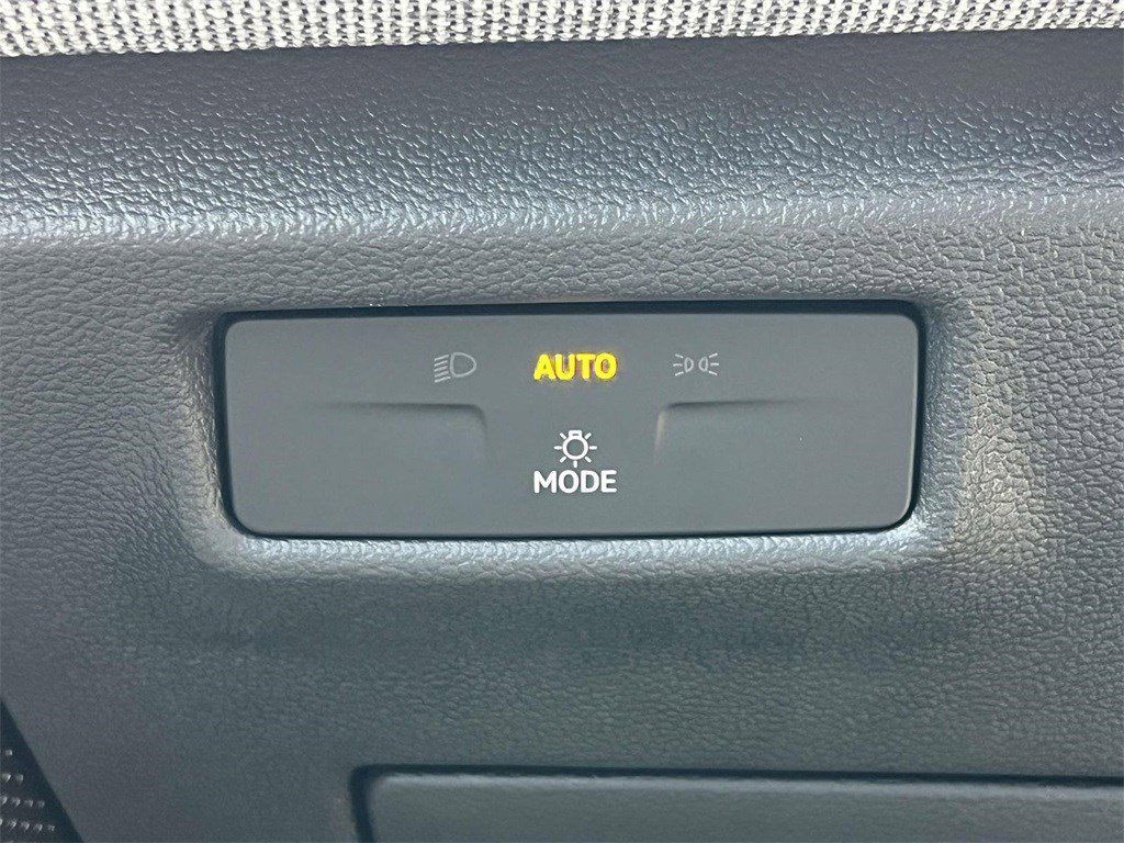 Certified 2025 Volkswagen Tiguan S FWD image 32