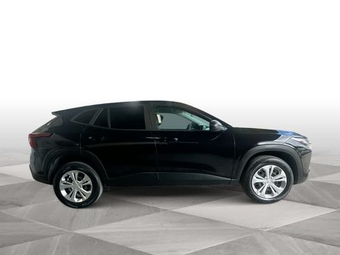 Used 2025 Chevrolet Trax LS FWD image 9