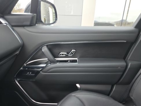Used 2023 Land Rover Range Rover SE image 27