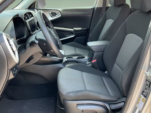 Used 2022 Kia Soul LX w/ Technology Package FWD image 12