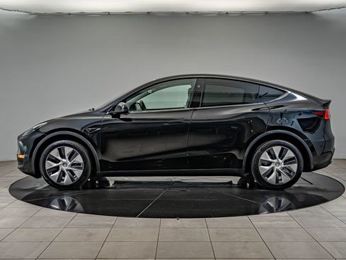 Used 2024 Tesla Model Y Long Range AWD/4WD image 8