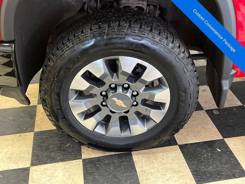 Used 2024 Chevrolet Silverado 2500 Custom w/ Custom Value Package image 10