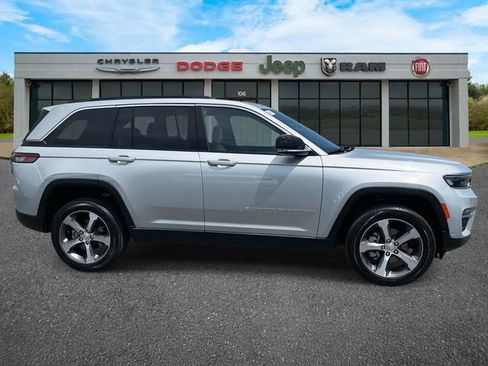 New 2025 Jeep Grand Cherokee Limited w/ Luxury Tech Group II AWD/4WD image 21
