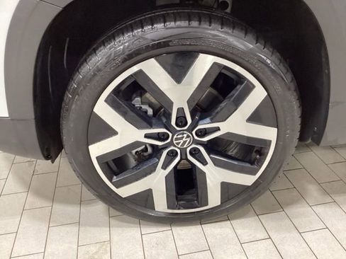 Certified 2023 Volkswagen Taos SEL image 24