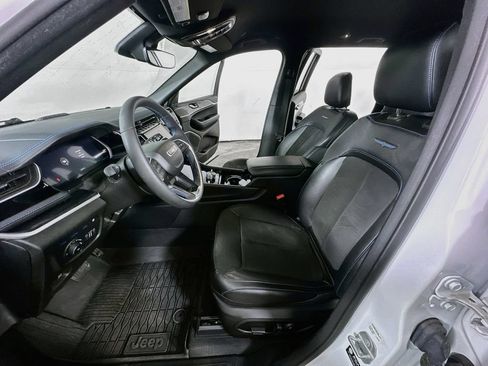 Used 2023 Jeep Grand Cherokee Trailhawk AWD/4WD image 15