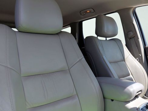 Used 2012 Jeep Grand Cherokee Laredo AWD/4WD image 11