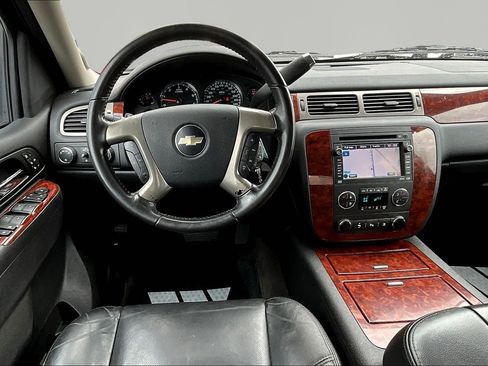 Used 2010 Chevrolet Avalanche LTZ AWD/4WD image 9