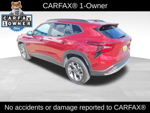 Used 2025 Chevrolet Trax LT w/ Driver Confidence Package FWD image 4