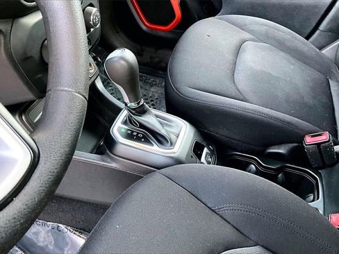 Used 2018 Jeep Renegade Sport w/ Power & Air Group image 18