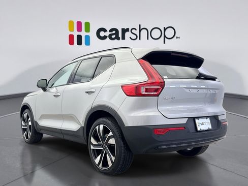Used 2025 Volvo XC40 B5 Plus image 3