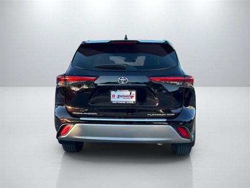Certified 2022 Toyota Highlander Platinum image 6
