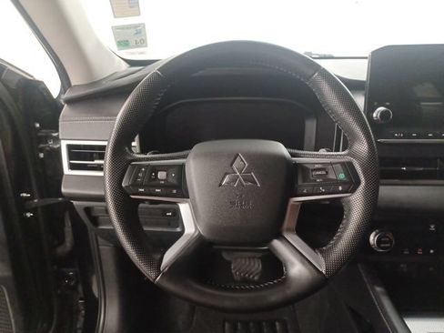 Used 2023 Mitsubishi Outlander SEL FWD image 18