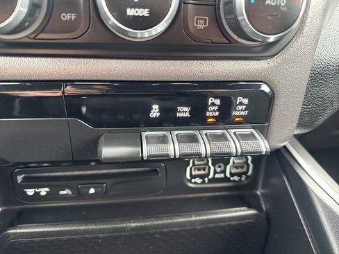 Used 2019 RAM 1500 Big Horn image 33