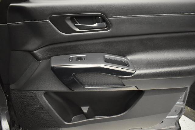 Certified 2025 Nissan Pathfinder SV FWD image 20