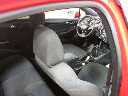 Used 2017 Chevrolet Cruze LT FWD image 10