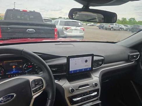 Used 2023 Ford Explorer XLT w/ Equipment Group 202A AWD/4WD image 10