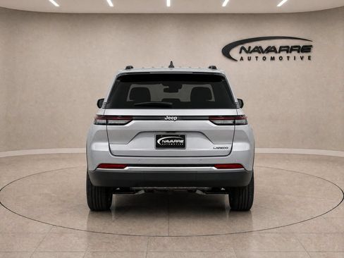 Used 2025 Jeep Grand Cherokee Altitude RWD image 6