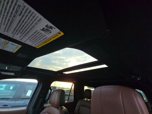 Used 2025 Lincoln Navigator Reserve AWD/4WD image 11