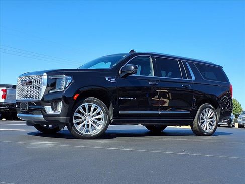 Used 2022 GMC Yukon XL Denali w/ Denali Premium Package image 2