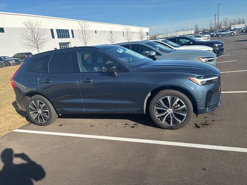 Certified 2025 Volvo XC60 B5 Plus image 2
