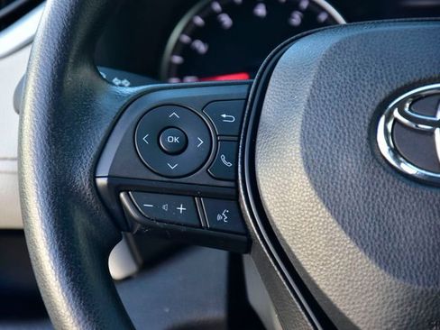 Used 2022 Toyota RAV4 XLE image 18