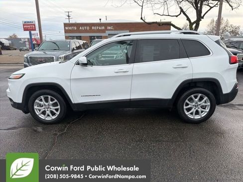 Used 2017 Jeep Cherokee Latitude image 8