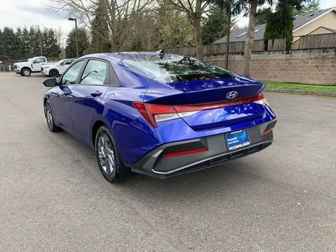 Used 2024 Hyundai Elantra SEL image 3