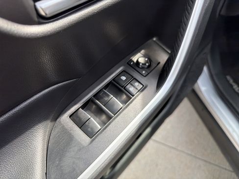 Used 2021 Toyota RAV4 XLE Premium image 15