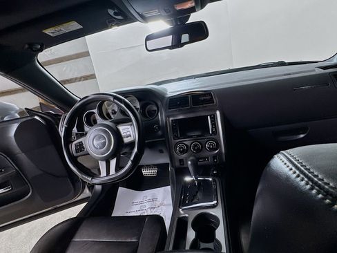 Used 2014 Dodge Challenger SXT RWD image 13