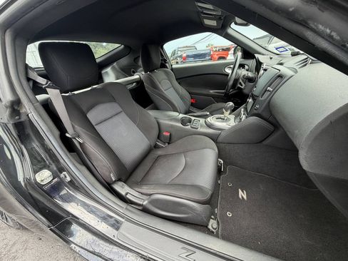 Used 2011 Nissan 370Z Coupe RWD image 7