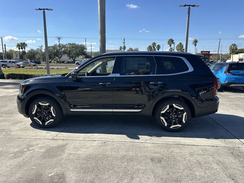 New 2025 Kia Telluride S image 9